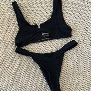 NWOT Frankie’s Bikinis Black Set Large
